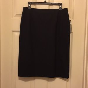 Tahari classic Black Pencil Skirt size 6